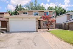 11 Carlson Drive, Newmarket, ON L3Y 6A8