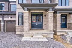 61 Kenneth Rogers Crescent, East Gwillimbury, ON L9N 0S3