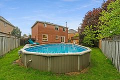 272 Elman Crescent, Newmarket, ON L3Y 7X4