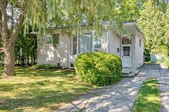 2 Corbett Crescent, Aurora, ON L4G 2G1