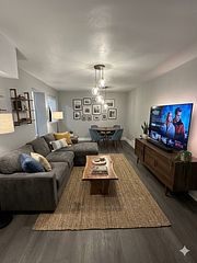 10140 Yonge Street 5, Richmond Hill, ON L4C 1T6