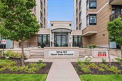151 Upper Duke Crescent 405, Markham, ON L6G 0E1