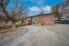 250 Beechy Drive MAIN, Richmond Hill, ON L4C 2X7