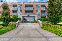 8302 Islington Avenue 209, Vaughan, ON L4L 0E6
