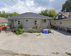 9 Ravenswood Drive, Georgina, ON L0E 1L0