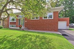 74 Boothbay Crescent, Newmarket, ON L3Y 1Y5