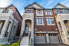 38 Arbour Green Crescent, Vaughan, ON L4H 4V2