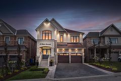 19 Tesla Crescent, East Gwillimbury, ON L9N 1G5