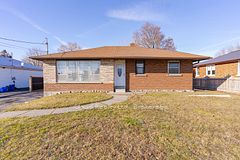 18200 Leslie Street, East Gwillimbury, ON L9N 0M5