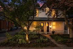 30 Elizabeth Street S, Richmond Hill, ON L4C 3V4