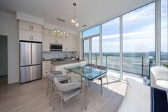 105 Oneida Crescent PH 10, Richmond Hill, ON L4B 0H6