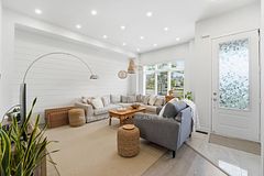 1202 Wellington Street E, Aurora, ON L4G 2C9