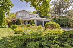988 Krista Court, Newmarket, ON L4Y 7E9