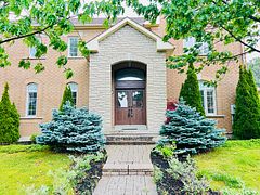 2 Adam Ernst Court, Vaughan, ON L4H 2S5