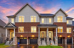102 Lyall Stokes Circle, East Gwillimbury, ON L0G 1M0