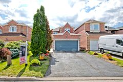 110 Cairncross Crescent, Markham, ON L3S 3X9