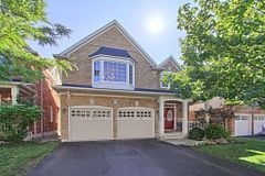 45 Mae Brooks Drive, Newmarket, ON L3X 3G8