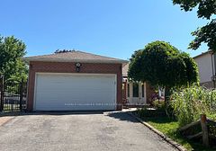 19 Stonehill Boulevard, East Gwillimbury, ON L9N 1C9
