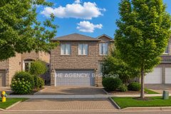 68 Townsgate Drive, Vaughan, ON L4J 8A4