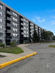 145 Wellington Street W 306, Aurora, ON L4G 2N9