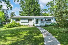 85 Hawthorne Drive, Innisfil, ON L9S 1N5