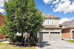 32 Casa Nova Drive, Vaughan, ON L4H 3A1