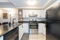 35 Hunt Avenue 401, Richmond Hill, ON L4C 4H1