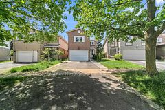 10 Park Ln Circle, Richmond Hill, ON L4C 6S8