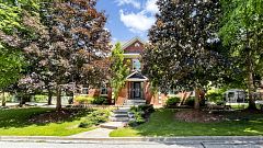 929 Creebridge Crescent, Newmarket, ON L3X 1P1