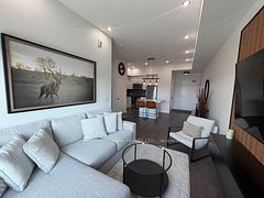 555 William Graham Drive 404, Aurora, ON L4G 3H9