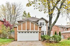 11 Berkeley Court, Markham, ON L3R 6M4