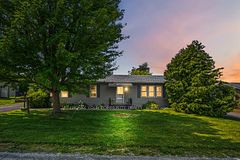17 Kelsey Crescent, Georgina, ON L0E 1R0
