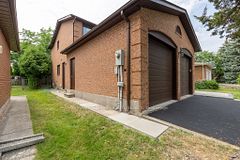 27 Houseman Crescent, Richmond Hill, ON L4C 7S3