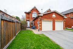 805 Playter Crescent, Newmarket, ON L3X 1W7