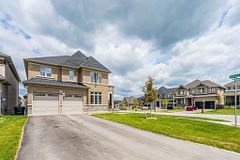 2 Hawthorns Gardens, Adjala-Tosorontio, ON L0G 1W0