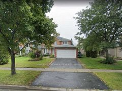 243 Glenway Circle, Newmarket, ON L3Y 7S6