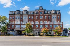 15450 Yonge Street 414, Aurora, ON L4G 1P2