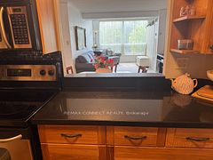 326 Major Mackenzie Drive E 221, Richmond Hill, ON L4C 8T4