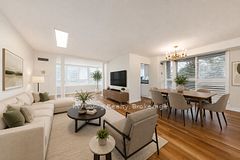 33 Weldrick Road E 210, Richmond Hill, ON L4C 8W4