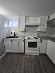 106 Sheldon Avenue, Newmarket, ON L3Y 2L4