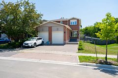 17 Boyne Highlands Court, Vaughan, ON L4K 1K4