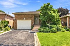 39 Dante Court, Vaughan, ON L4L 7V5