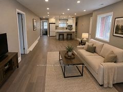 73 Murray Drive Main- Half, Aurora, ON L4G 2C2