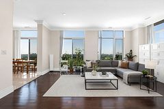 325 South Park Road 325-PH9, Markham, ON L3T 0B8
