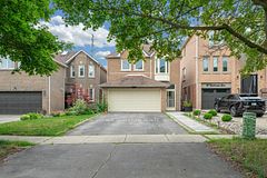 107 Roxborough Lane, Vaughan, ON L4J 4T5