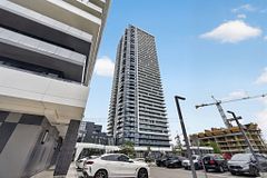 8 WATER WALK Drive 2706, Markham, ON L3R 6L4