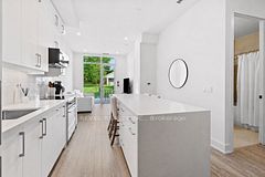 2075 King Road 123, King, ON L7B 0R6