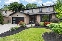 28 Innis Crescent, Richmond Hill, ON L4C 5K2