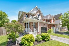 86 Margaret Graham Crescent, East Gwillimbury, ON L0G 1M0