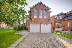 25 Westmoreland Court, Markham, ON L3R 8L9